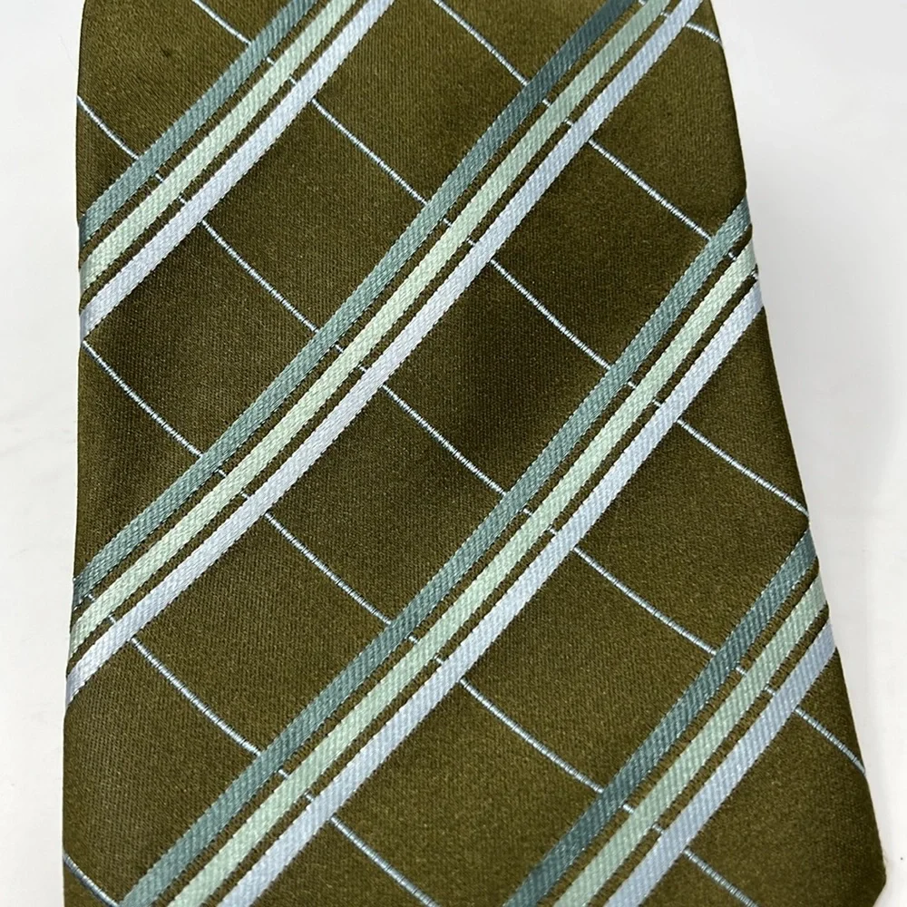 BCBG Attitude 100% silk tie Green Blue